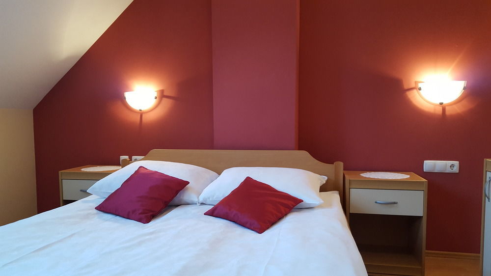 Rooms & Apartments Kepic, Airport Accomodation Cerklje na Gorenjskem Ngoại thất bức ảnh