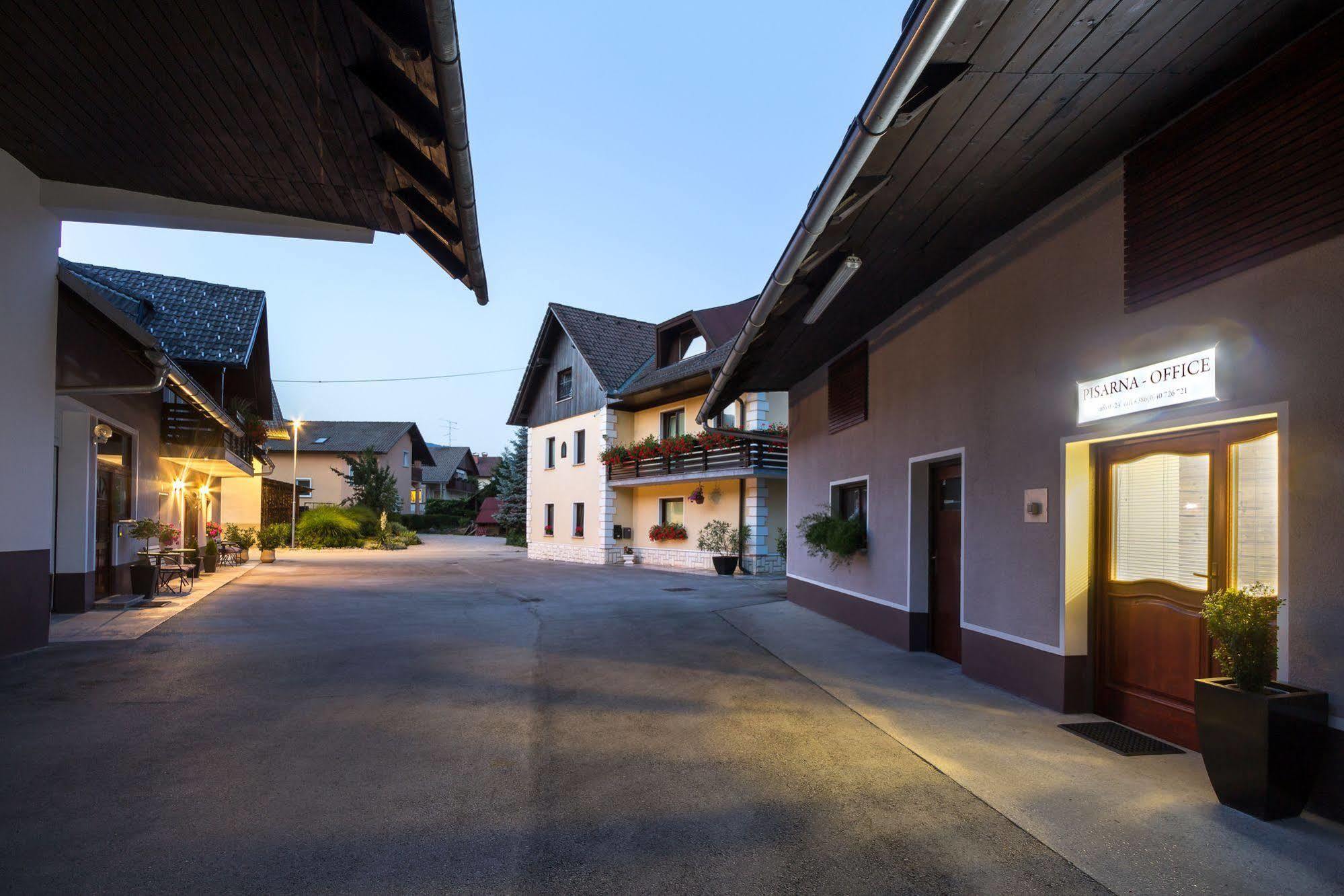 Rooms & Apartments Kepic, Airport Accomodation Cerklje na Gorenjskem Ngoại thất bức ảnh