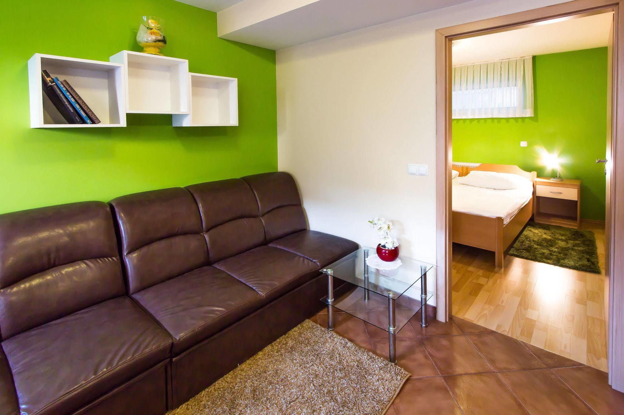 Rooms & Apartments Kepic, Airport Accomodation Cerklje na Gorenjskem Ngoại thất bức ảnh