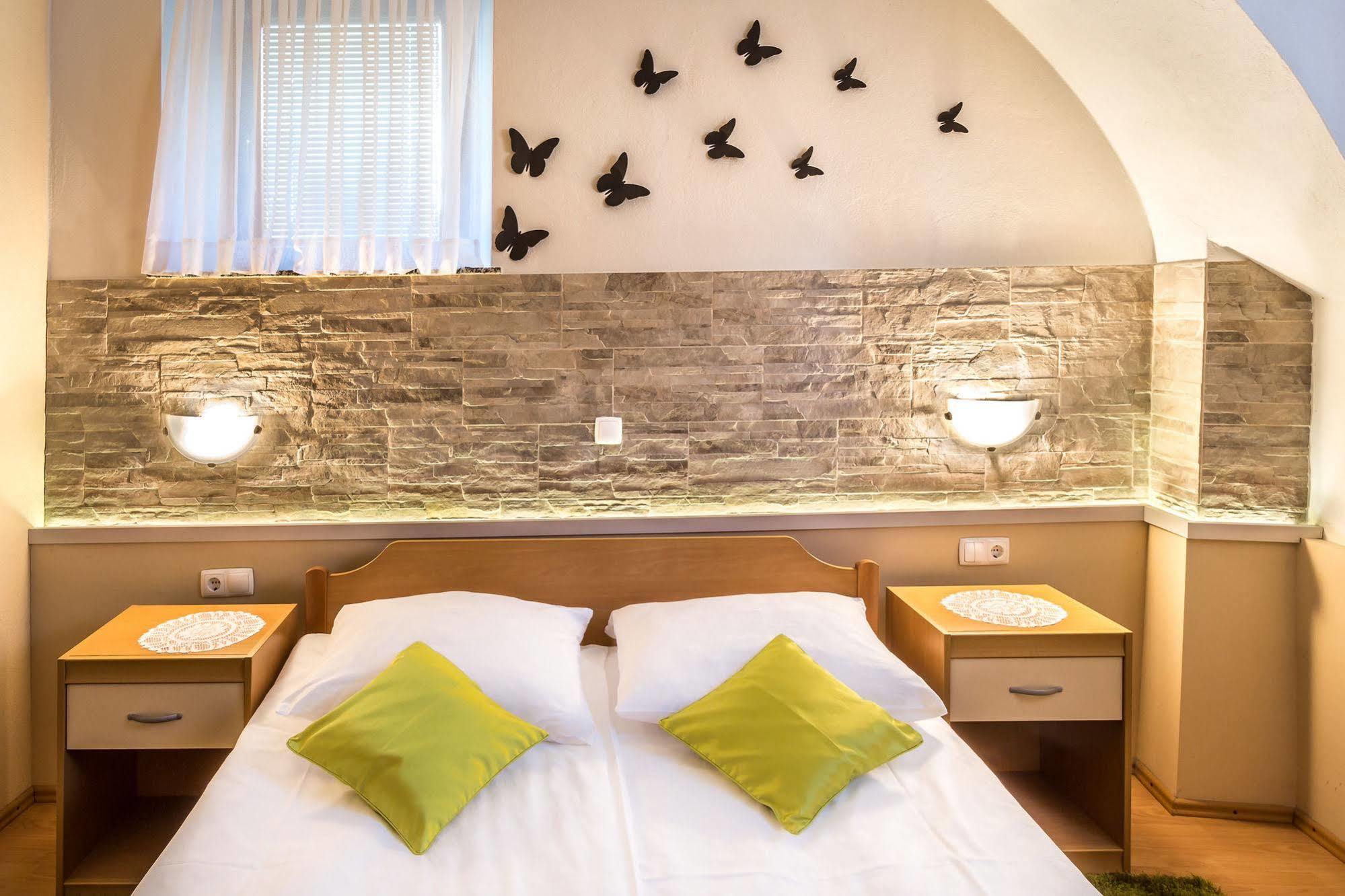 Rooms & Apartments Kepic, Airport Accomodation Cerklje na Gorenjskem Ngoại thất bức ảnh
