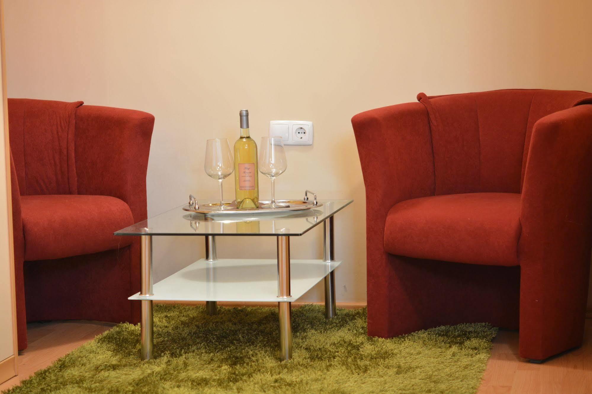 Rooms & Apartments Kepic, Airport Accomodation Cerklje na Gorenjskem Ngoại thất bức ảnh