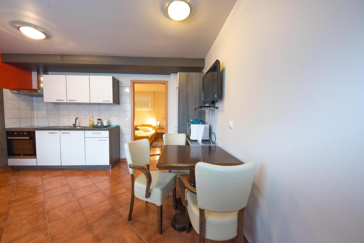 Rooms & Apartments Kepic, Airport Accomodation Cerklje na Gorenjskem Ngoại thất bức ảnh